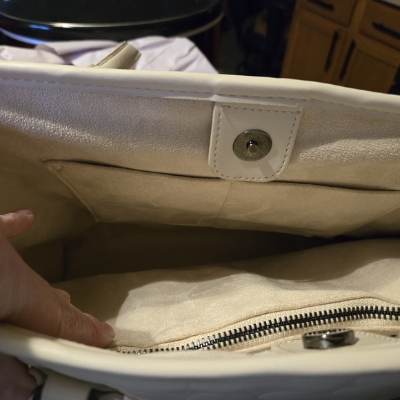 Betsey Johnson Cream Heart Tote with Pink Bear Charm - Picture 3 of 4